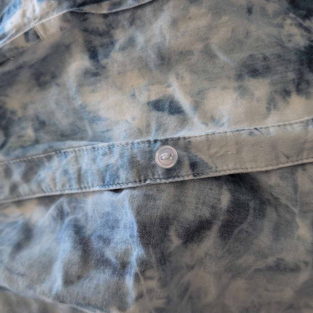 Gloria Vanderbilt Light Blue Tie-Dye Top - Picture 3 of 5
